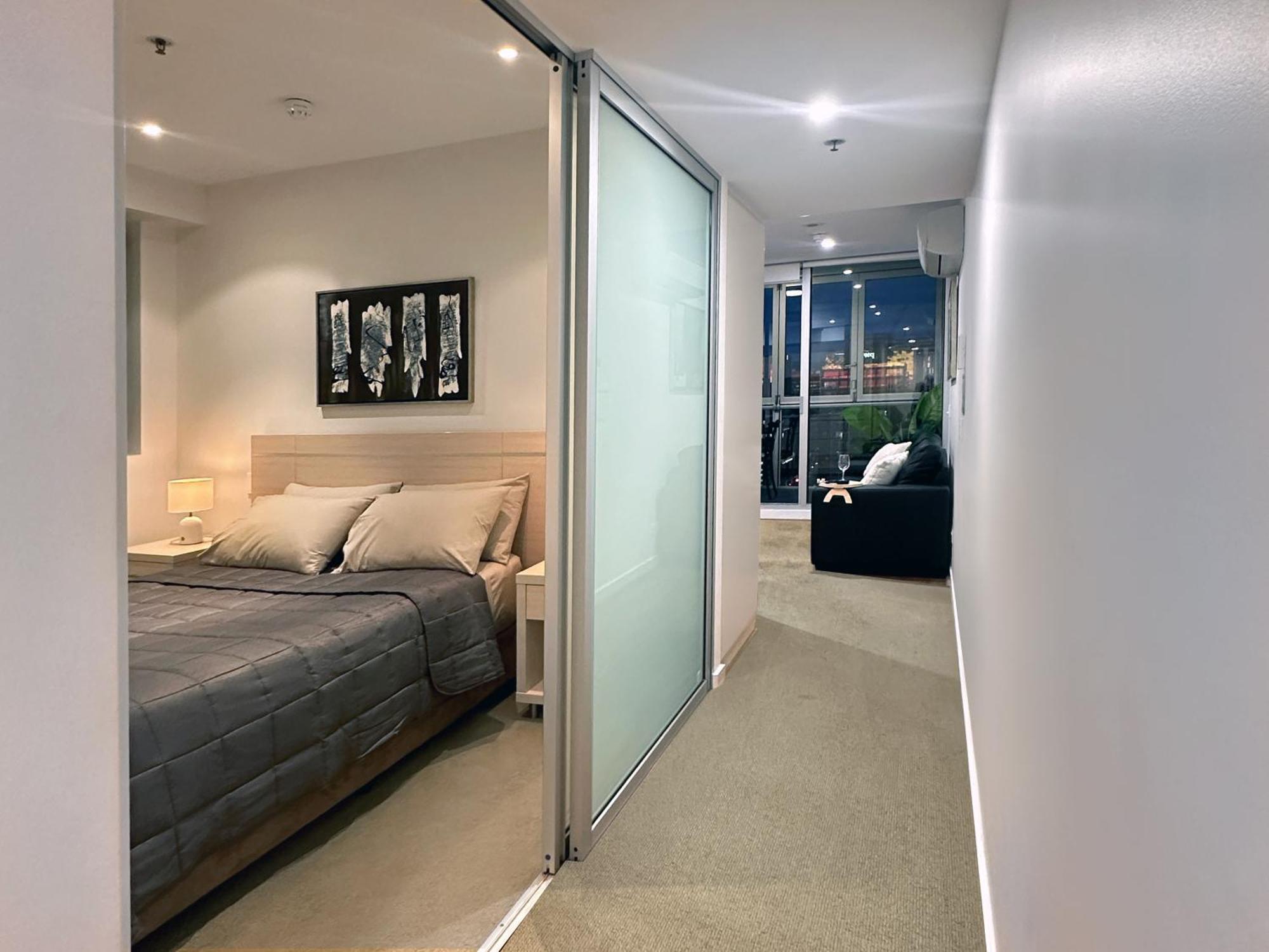 Penthouse Sky View Cbd 2br Balcony Access Sleeps 6