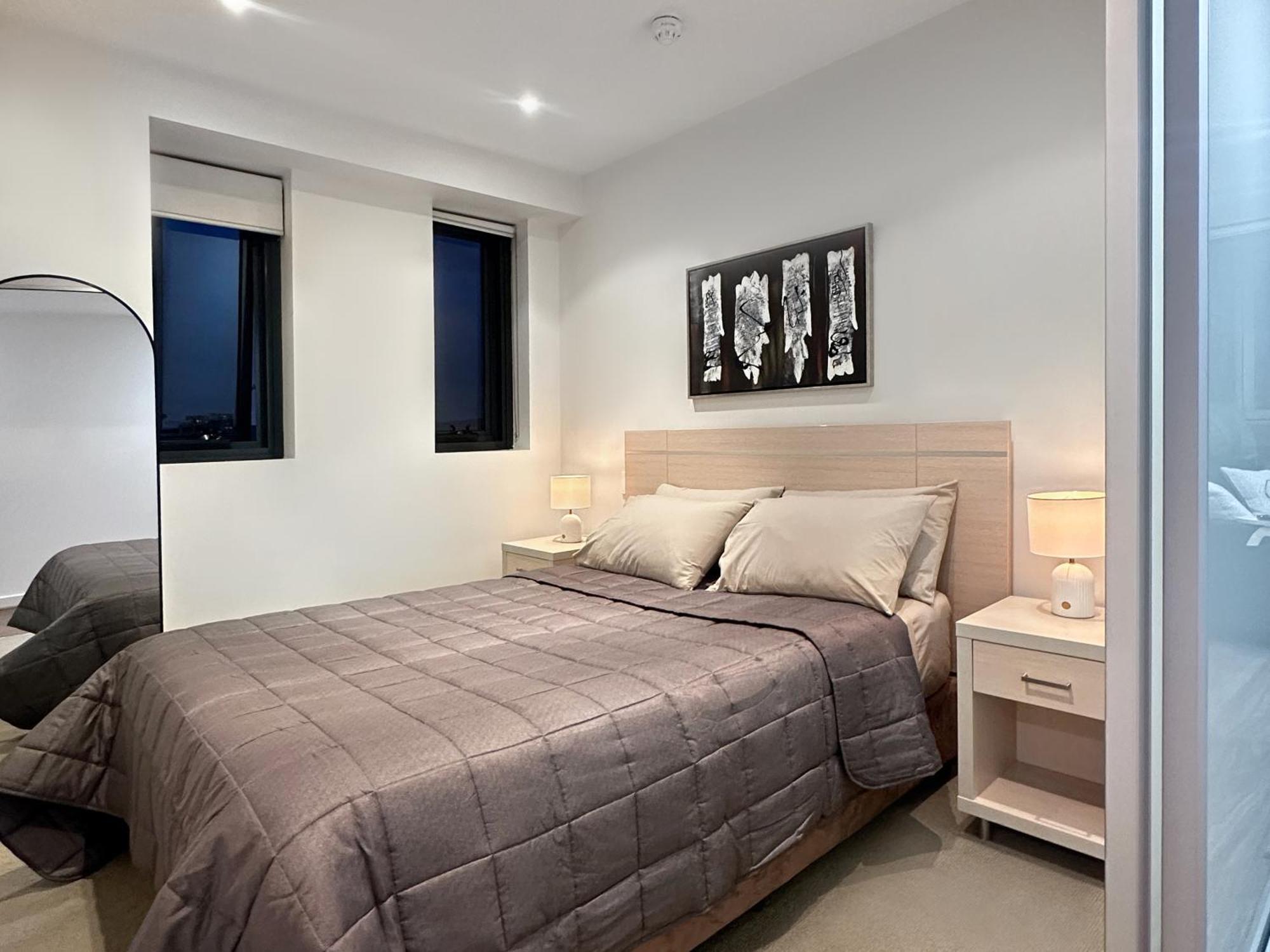Penthouse Sky View Cbd 2br Balcony Access Sleeps 6 *