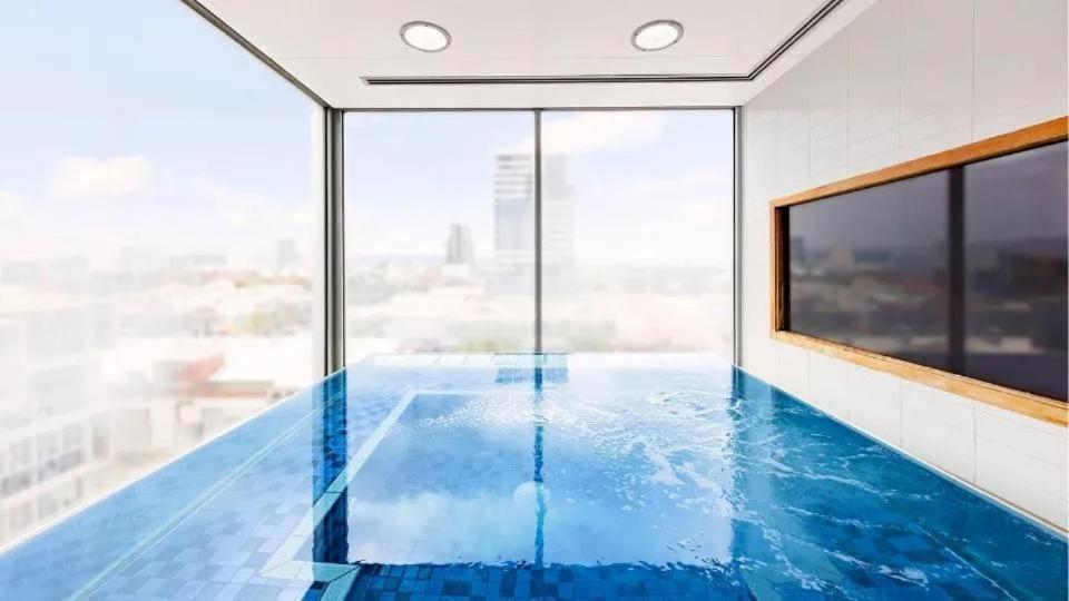 Apartment Penthouse Sky View Cbd 2br Balcony Access Sleeps 6 *