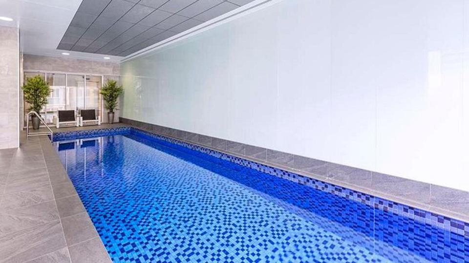 Penthouse Sky View Cbd 2br Balcony Access Sleeps 6 Apartment *