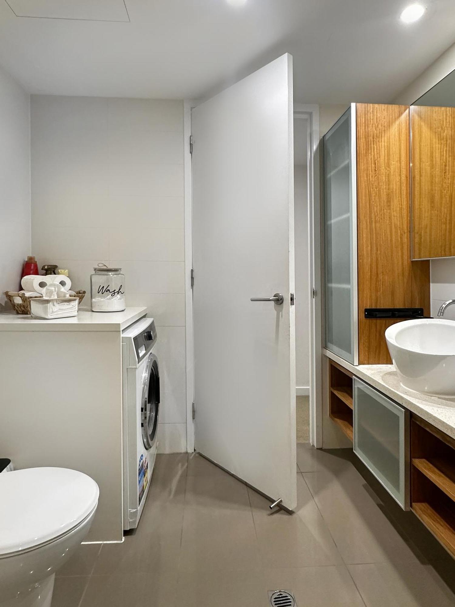 Penthouse Sky View Cbd 2br Balcony Access Sleeps 6 Adelaide